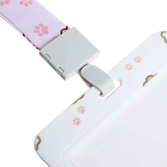 Бейдж горизонтальный внешний размер 10 х 7,8 см, внутренний размер 5,2 х 8,2 см, лента 42 см, с рисунком Бейдж горизонтальный внешний размер 10 х 7,8 см, внутренний размер 5,2 х 8,2 см, лента 42 см, с рисунком "Лапки"