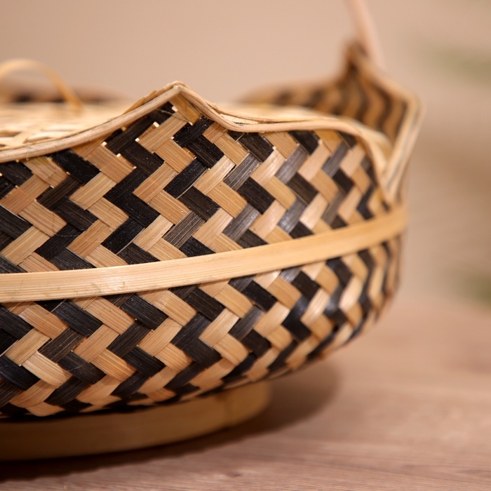 Корзинка с крышкой плетёная, из бамбука 30х30х20 см