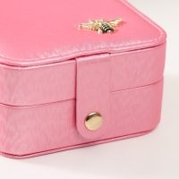 Шкатулка текстиль для украшений "Перелив с украшением" розовая 10х10х6 см Шкатулка текстиль для украшений "Перелив с украшением" розовая 10х10х6 см