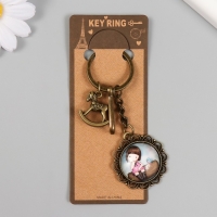 Брелок металл, стекло с карабином "Лошадка-качалка и малышка в медальоне" бронза 9,5 см Брелок металл, стекло с карабином "Лошадка-качалка и малышка в медальоне" бронза 9,5 см