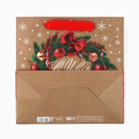 Пакет подарочный новогодний крафтовый квадратный &laquo;Новогодний венок&raquo;, 22 х 22 х 11 см, Новый год