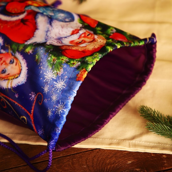 Новый год 2025. Новогодний мешок для подарков на шнурке &laquo;Дед Мороз и Снегурочка&raquo;, цвет синий/разноцветный