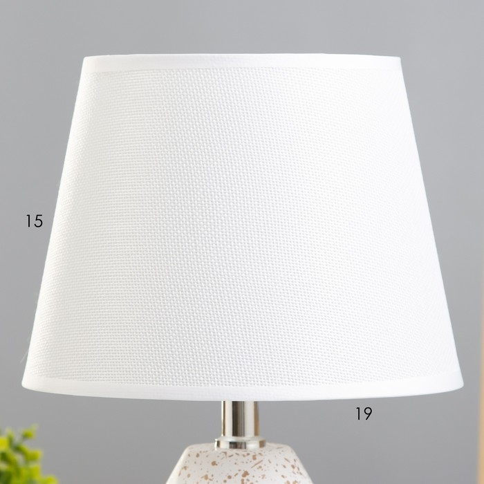 Настольная лампа "Адилин" E14 40Вт белый-золото 21х21х34 см RISALUX