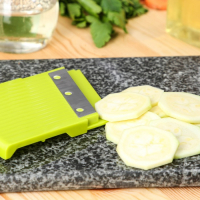 Овощерезка - шинковка со сменными насадками и контейнером Доляна, 6 насадок, 14×12,5×38,1 см, цвет белый, зелёный Овощерезка - шинковка со сменными насадками и контейнером Доляна, 6 насадок, 14×12,5×38,1 см, цвет белый, зелёный