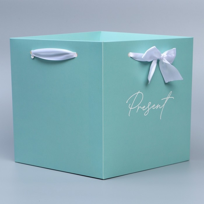 Коробка подарочная с лентами &laquo;Present&raquo;, 19 х 19 х 19 см