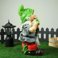 Садовая фигура "Гном с уткой" 18х24х49см Садовая фигура "Гном с уткой" 18х24х49см