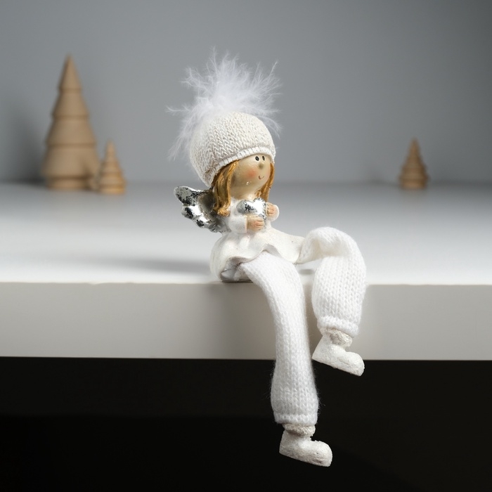Сувенир полистоун "Ангелочек в белом наряде, в шапке с пухом" сидит 6х4х15 см
