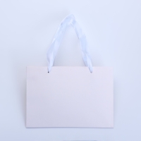 Пакет подарочный с широким дном  20 &times; 14 &times; 13,2 см, белый