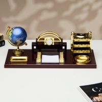 Набор настольный 6в1 (блок д/бумаг, подст. д/печати, карандашница, часы, визитница,глобус) Набор настольный 6в1 (блок д/бумаг, подст. д/печати, карандашница, часы, визитница,глобус)