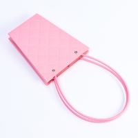 Сумка для цветов тиснение розовый влагостойкая, 17x17-11.5x11.5-20 см Сумка для цветов тиснение розовый влагостойкая, 17x17-11.5x11.5-20 см