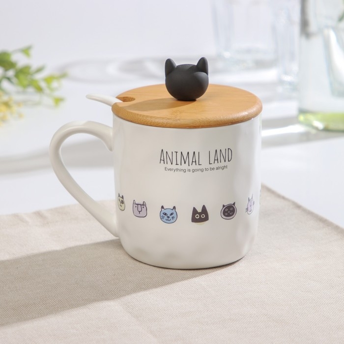 Кружка керамическая с деревянной крышкой и ложкой &laquo;Зверята&raquo;, 360 мл, рисунок МИКС
