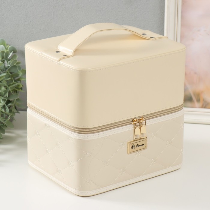 Шкатулка кожзам для косметики Шкатулка кожзам для косметики "Ромбы и цветы. Этажи" молочная 24,5х20,5х27 см