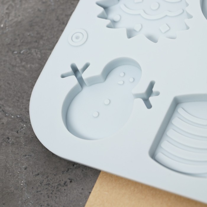 Форма для шоколада новогодняя Доляна &laquo;Новый год&raquo;, силикон, 18,5&times;12,8&times;0,5 см, 8 ячеек, цвет серый