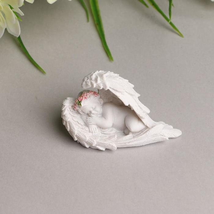 Сувенир полистоун Сувенир полистоун "Ангельские сны" в венке из роз, МИКС, 6,5х3х4 см