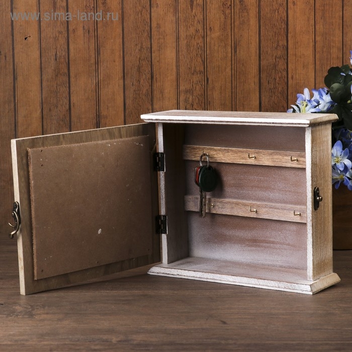 Ключница дерево 6 крючков "Любовь заставляет мир вращаться" 20,3х24х7,3 см