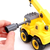 Конструктор винтовой «Строительный транспорт», набор 2 штуки, с отвёрткой, 59 деталей Конструктор винтовой «Строительный транспорт», набор 2 штуки, с отвёрткой, 59 деталей