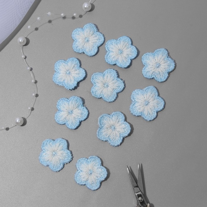 Вязаные элементы &laquo;Цветочки&raquo;, 2,8 &times; 2,8 см, 10 шт, цвет голубой/белый
