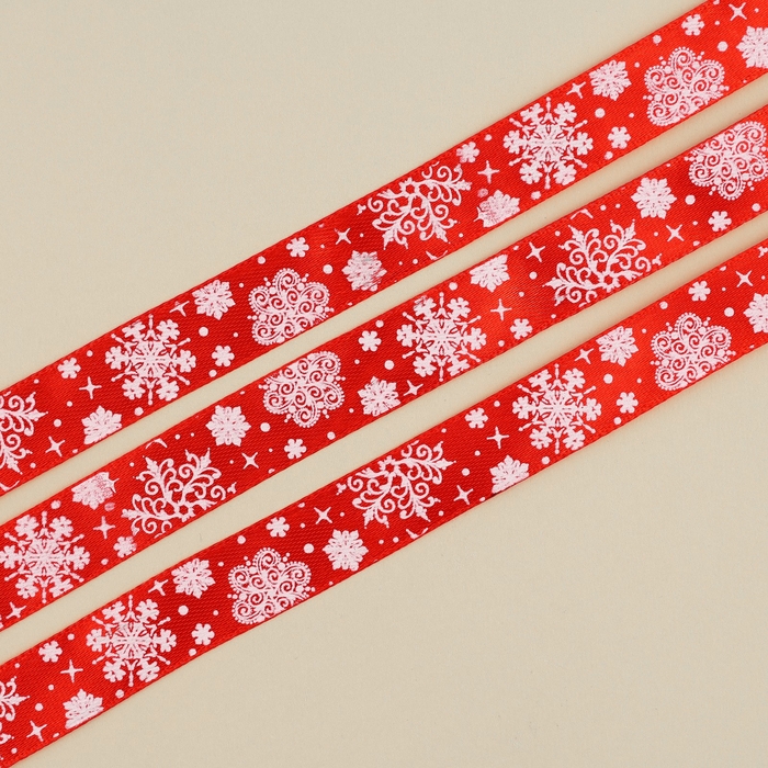 Лента атласная декоративная «Снежинки», 1,5 см × 5 м Лента атласная декоративная «Снежинки», 1,5 см × 5 м