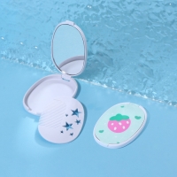 Зеркало складное &laquo;Клубника&raquo;, с расчёской, 6,5 &times; 9,5 см