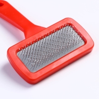 Пуходёрка "Симпл" с каплями, с пластиковой ручкой 9,2 х 13,2 см, красная