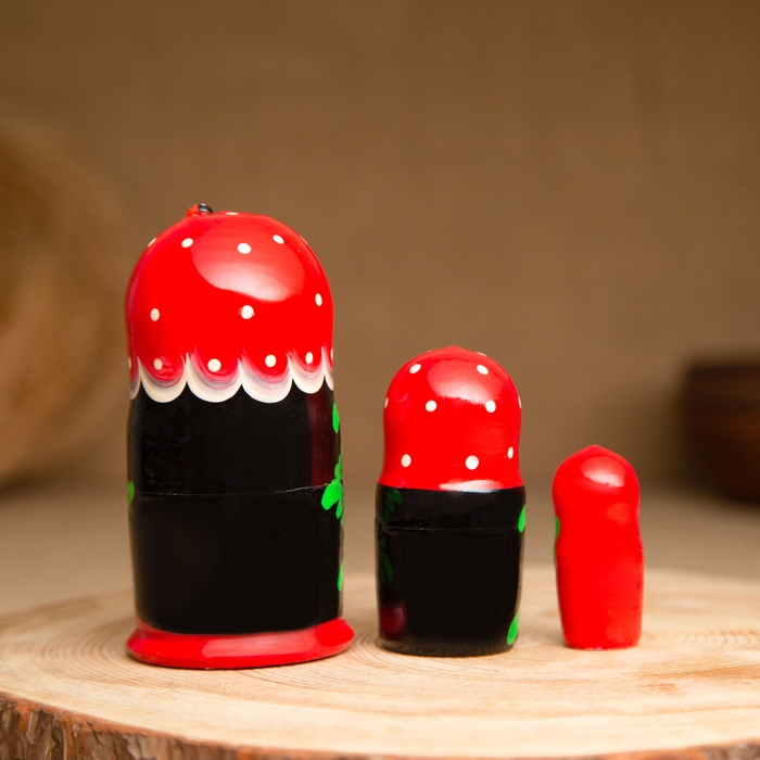 Матрёшка 3-х кукольная "Маша" с божьей коровкой, 11см, ручная роспись.