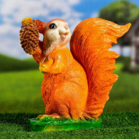 Садовая фигура "Белка с шишкой" 13&times;18&times;28см