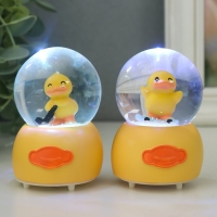 Сувенир полистоун водяной шар свет "Развлечения утёнка" МИКС 7х5х5 см Сувенир полистоун водяной шар свет "Развлечения утёнка" МИКС 7х5х5 см