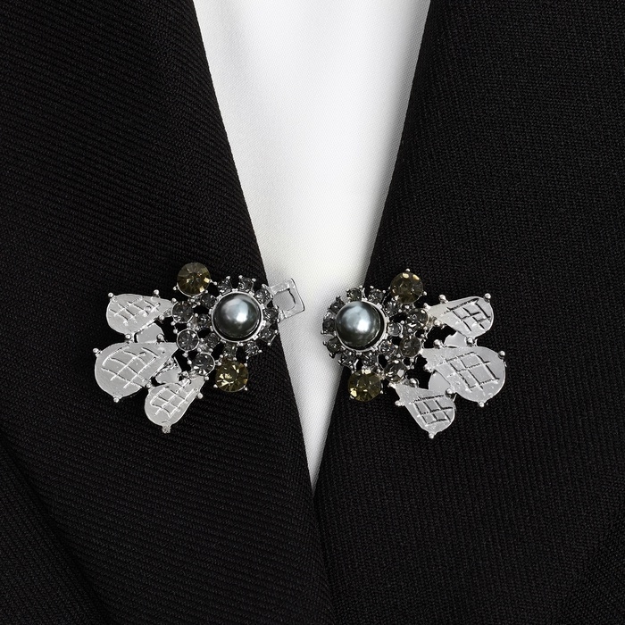 Зажим для кардигана &laquo;Барокко&raquo;, цвет серый в серебре