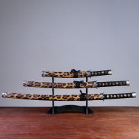 Сув. изделие катаны 3в1 на подставке, ножны кожзам, леопард шоко 47/70/89см Сув. изделие катаны 3в1 на подставке, ножны кожзам, леопард шоко 47/70/89см