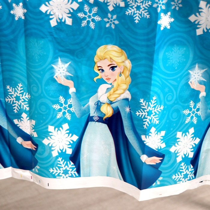 Скатерть одноразовая &laquo;Волшебница&raquo;, 137 &times; 180 см, голубая