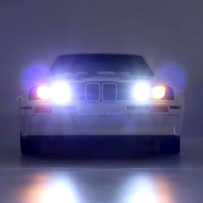 Машинка на пульте управления &laquo;Легенда Дрифта&raquo;, радиоуправление, полный привод, 40 км/ч, 2 комплекта колёс, 1:16, цвет белый