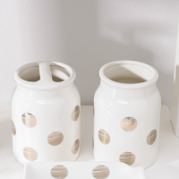 Набор аксессуаров для ванной комнаты &laquo;Золото&raquo;, 4 предмета (дозатор 350 мл, мыльница, 2 стакана), цвет белый