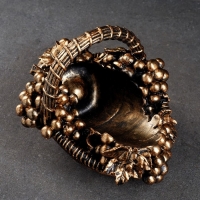 Подставка под бутылку "Корзина с виноградом" бронза с позолотой, 20х25х22см Подставка под бутылку "Корзина с виноградом" бронза с позолотой, 20х25х22см