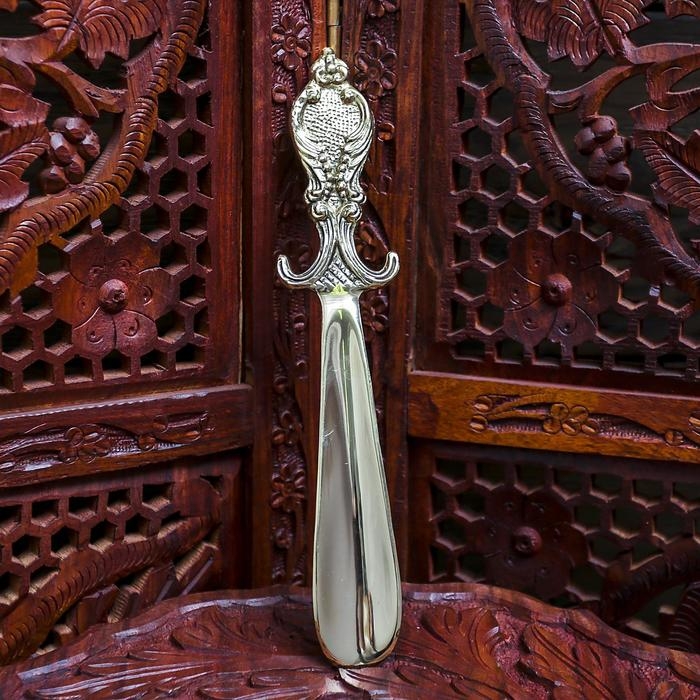 Ложка для обуви с резной ручкой 25х5х1см Ложка для обуви с резной ручкой 25х5х1см