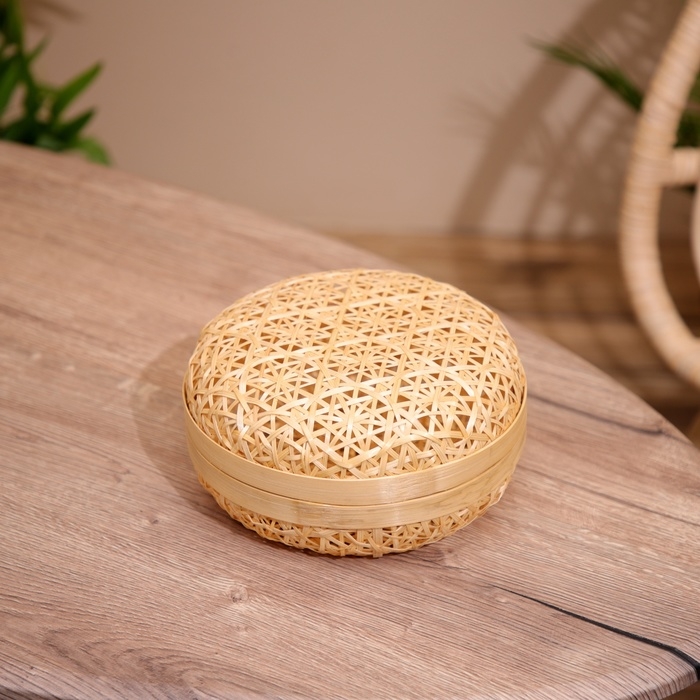 Шкатулка с крышкой плетёная, из бамбука 20х20х11 см