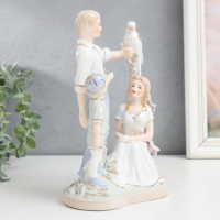Сувенир керамика "Семья на прогулке с птицей" 20 см