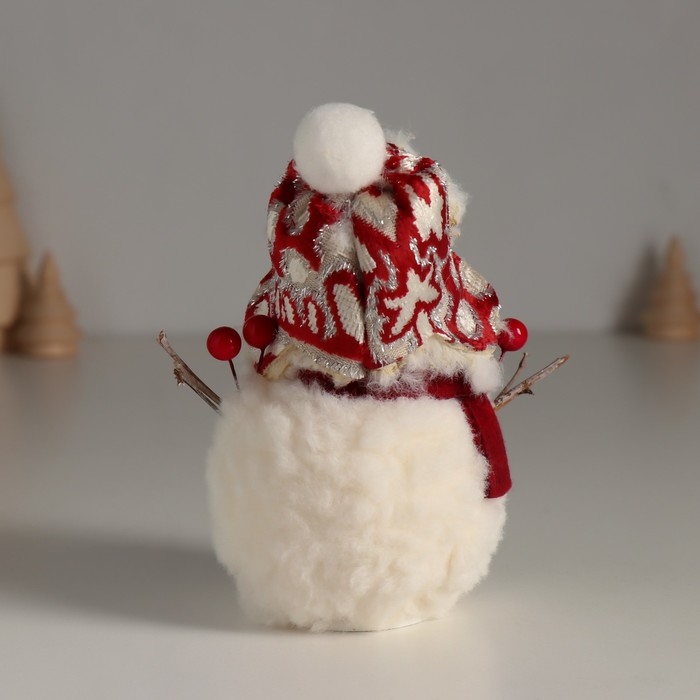 Сувенир текстиль "Снеговик в шарфике с ягодками в руках" 7,5х7,5х12,5 см