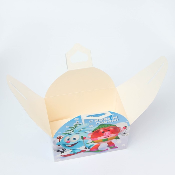 Новый год. Подарочная коробка Новогодняя Сундучок Новый год. Подарочная коробка Новогодняя Сундучок "Смешарики" лицензия 18,5 х 12,5 х 16,5 см (+5,5 см).