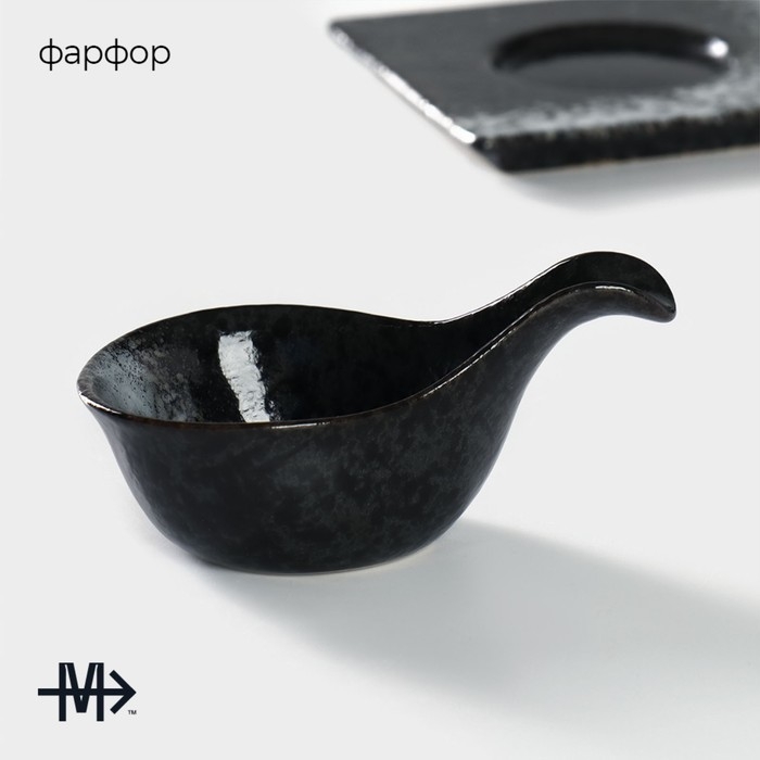 Набор фарфоровых соусников на фарфоровой подставке Magistro «Ночной дождь», 4 предмета: соусник 3 шт 100 мл, подставка 35×12×1 см, цвет чёрный Набор фарфоровых соусников на фарфоровой подставке Magistro «Ночной дождь», 4 предмета: соусник 3 шт 100 мл, подставка 35×12×1 см, цвет чёрный