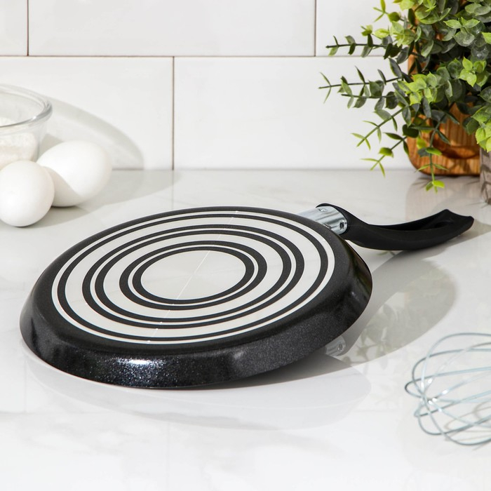 Сковорода блинная Lite, d=22 см, пластиковая ручка, антипригарное покрытие, цвет чёрный Сковорода блинная Lite, d=22 см, пластиковая ручка, антипригарное покрытие, цвет чёрный