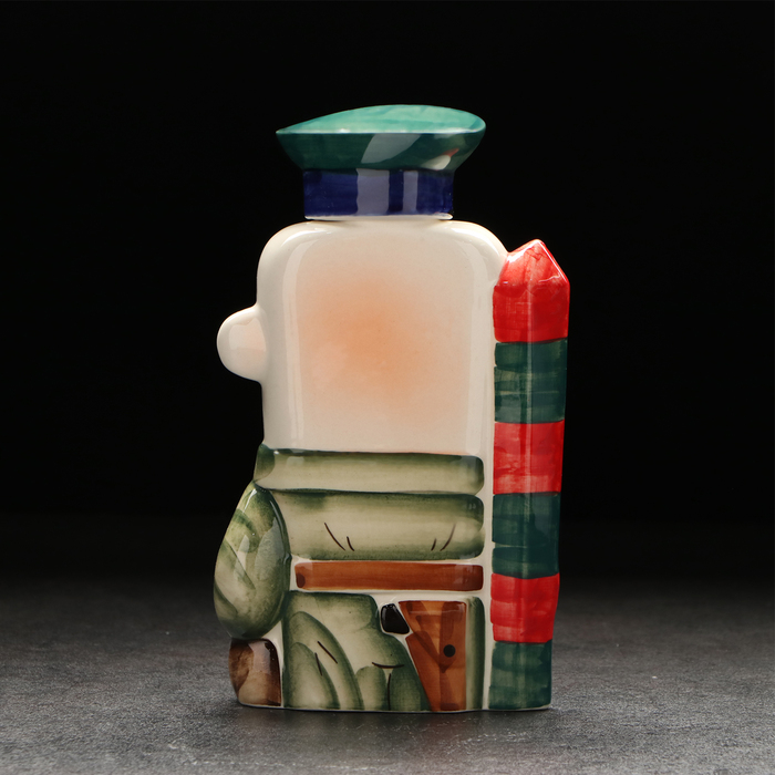 Штоф фарфоровый &laquo;Пограничник&raquo;, 0.4 л, в упаковке книге