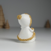 Сувенир полистоун "Малышка в белой шубке, с сердечком" сидит 5х5,5х8 см Сувенир полистоун "Малышка в белой шубке, с сердечком" сидит 5х5,5х8 см