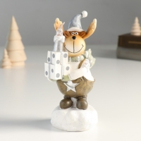 Сувенир полистоун свет "Лосик в колпаке с подарками и свечой" 7,5х6,5х16 см Сувенир полистоун свет "Лосик в колпаке с подарками и свечой" 7,5х6,5х16 см