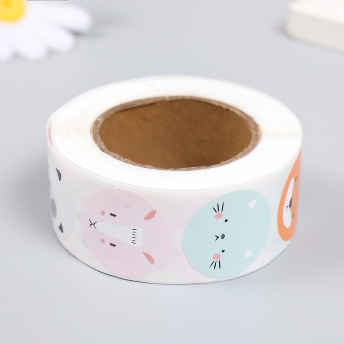 Наклейка бумага Наклейка бумага "Зверята - круглые мордочки" d=2,5 см 500 шт в рулоне 3х6,5х6,5 см