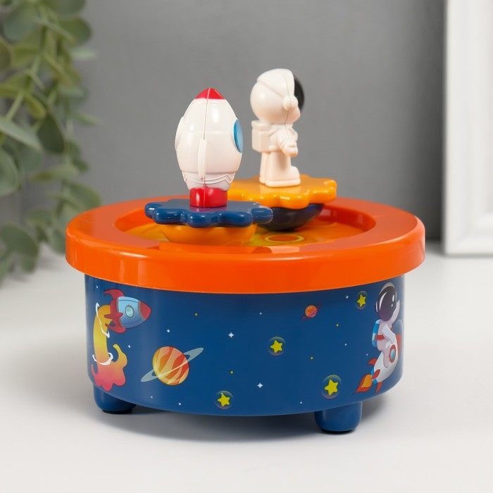 Сувенир музыкальный механический магнитный "Космические приключения" 12,2х12,2х11,5 см