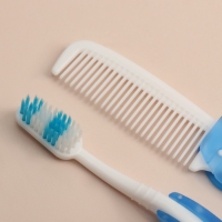 Набор дорожный, 2 предмета: расчёска, щётка, цвет белый/голубой Набор дорожный, 2 предмета: расчёска, щётка, цвет белый/голубой