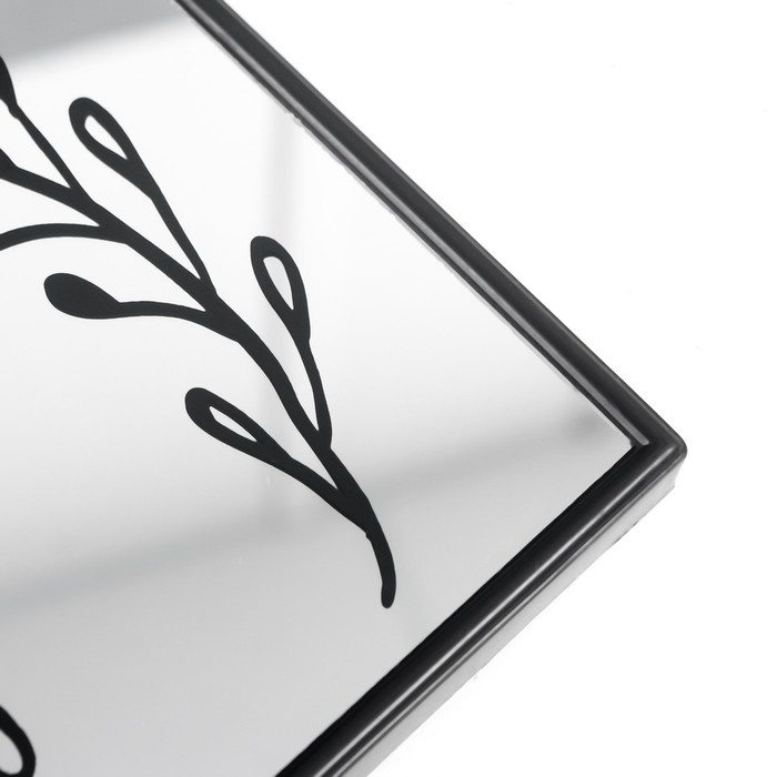 Фоторамка на 4 фото 10х10, 10х15 см+зеркало Фоторамка на 4 фото 10х10, 10х15 см+зеркало "Наслаждайся мелочами" чёрная н-р 5 шт 26х44 см