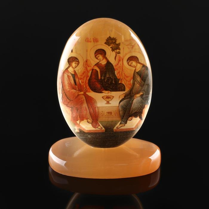 Икона овал на поставке с фоном Икона овал на поставке с фоном"Святая троица", селенит