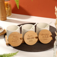 Набор банок керамических для хранения на деревянной подставке «Кухня - сердце дома», 3 шт, 250 мл, цвет белый Набор банок керамических для хранения на деревянной подставке «Кухня - сердце дома», 3 шт, 250 мл, цвет белый