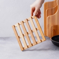 Подставка под горячее, решётка, массив бук, 18&times;18&times;2 см